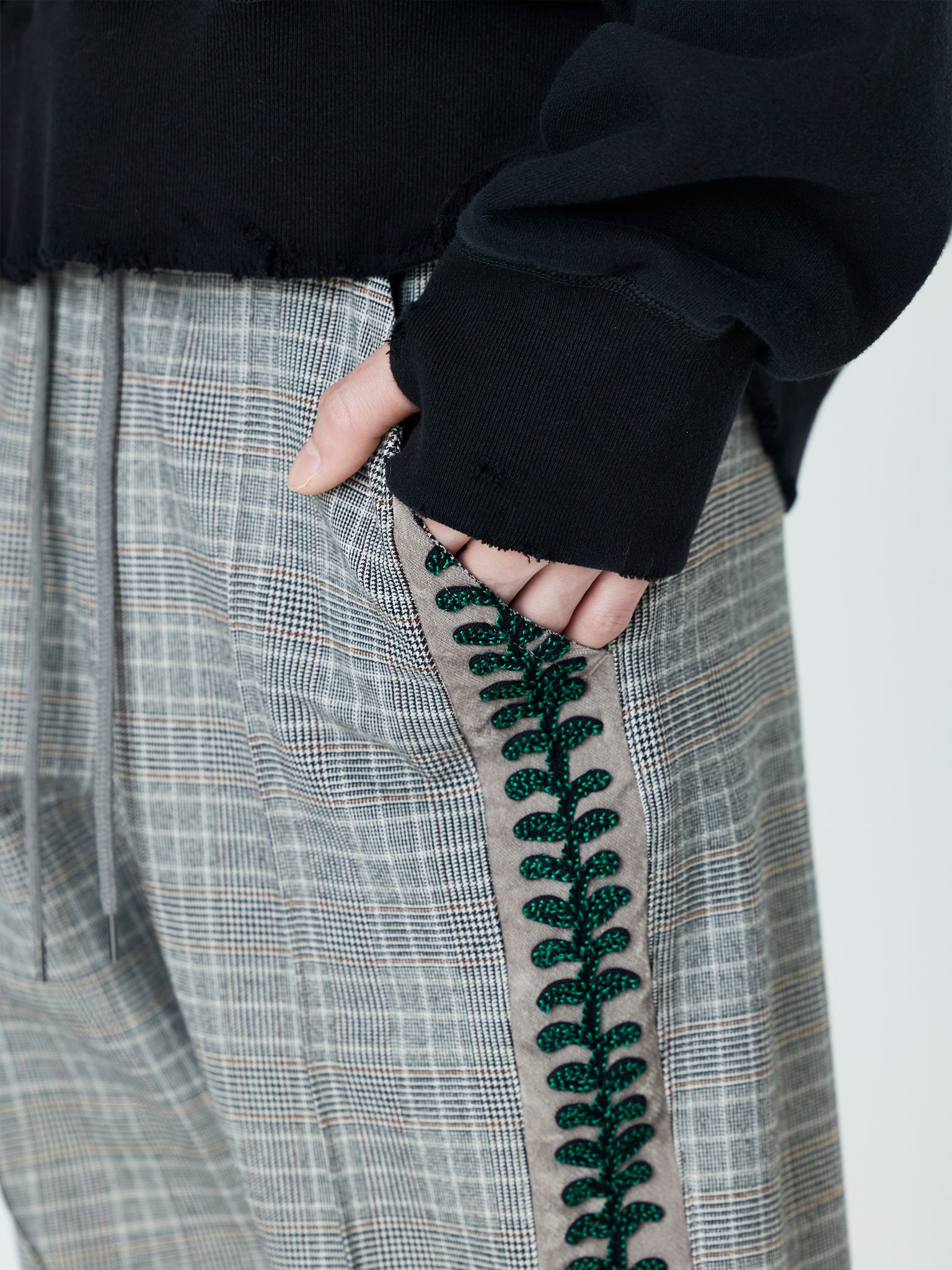 EMBROIDERED TRACK PANTS<br />[BLACK CHECK]