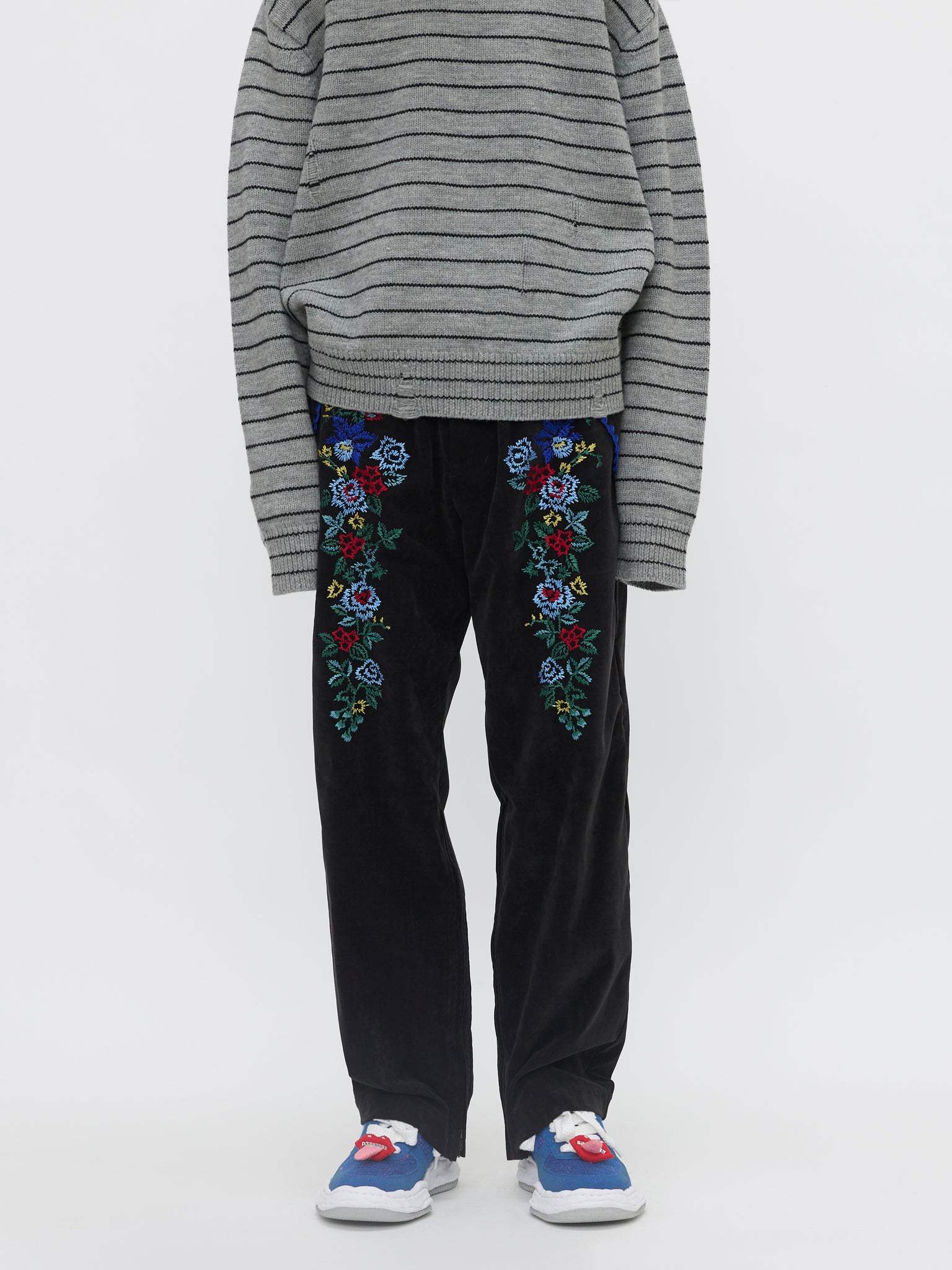 EMBROIDERED RELAXED PANTS<br />[BLACK]