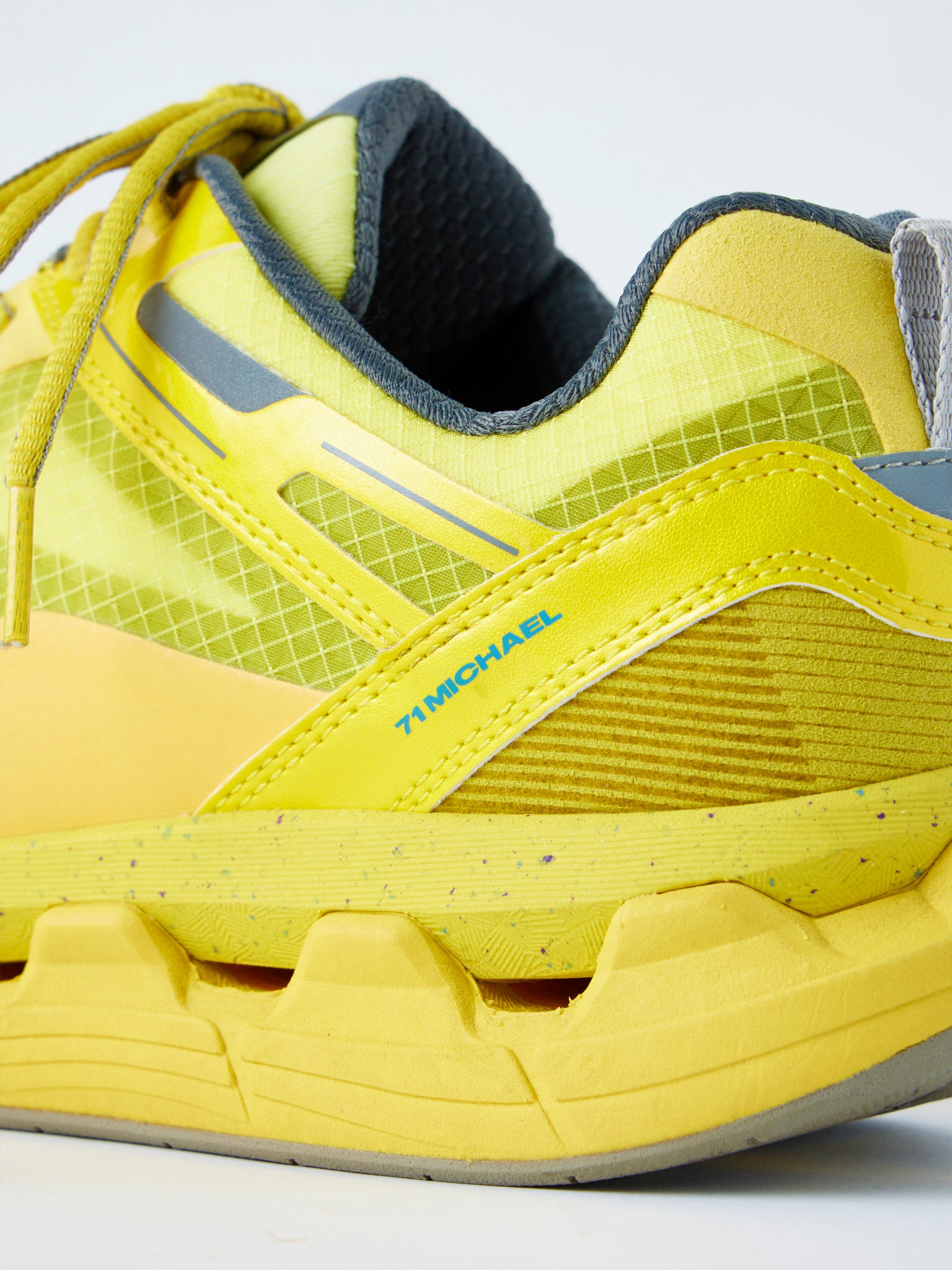 71 MICHAEL×MOISTHROUGH SNEAKERS<br />[YELLOW]