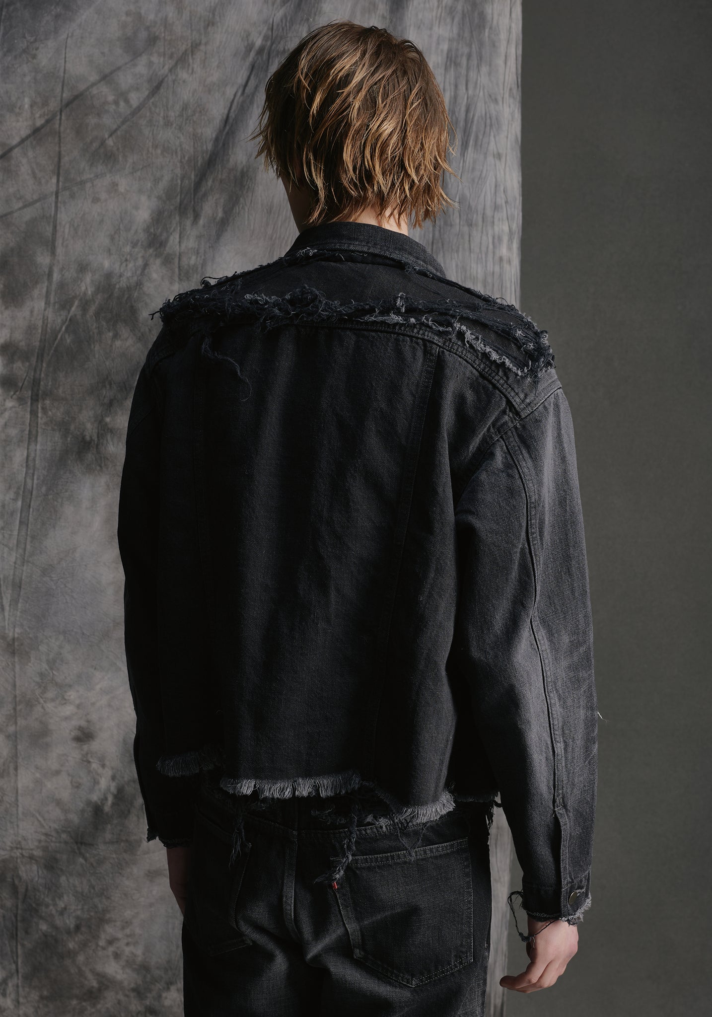 DENIM TRUCKER JACKET<br />[GRAY]