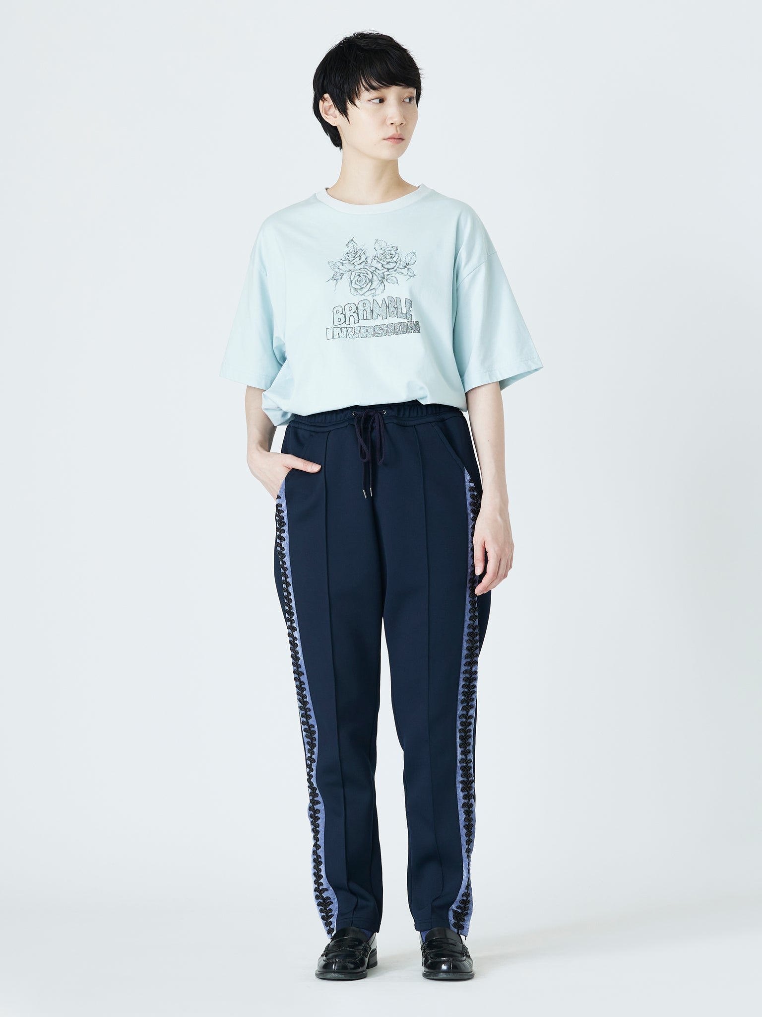 EMBROIDERED TRACK PANTS<br />[NAVY]