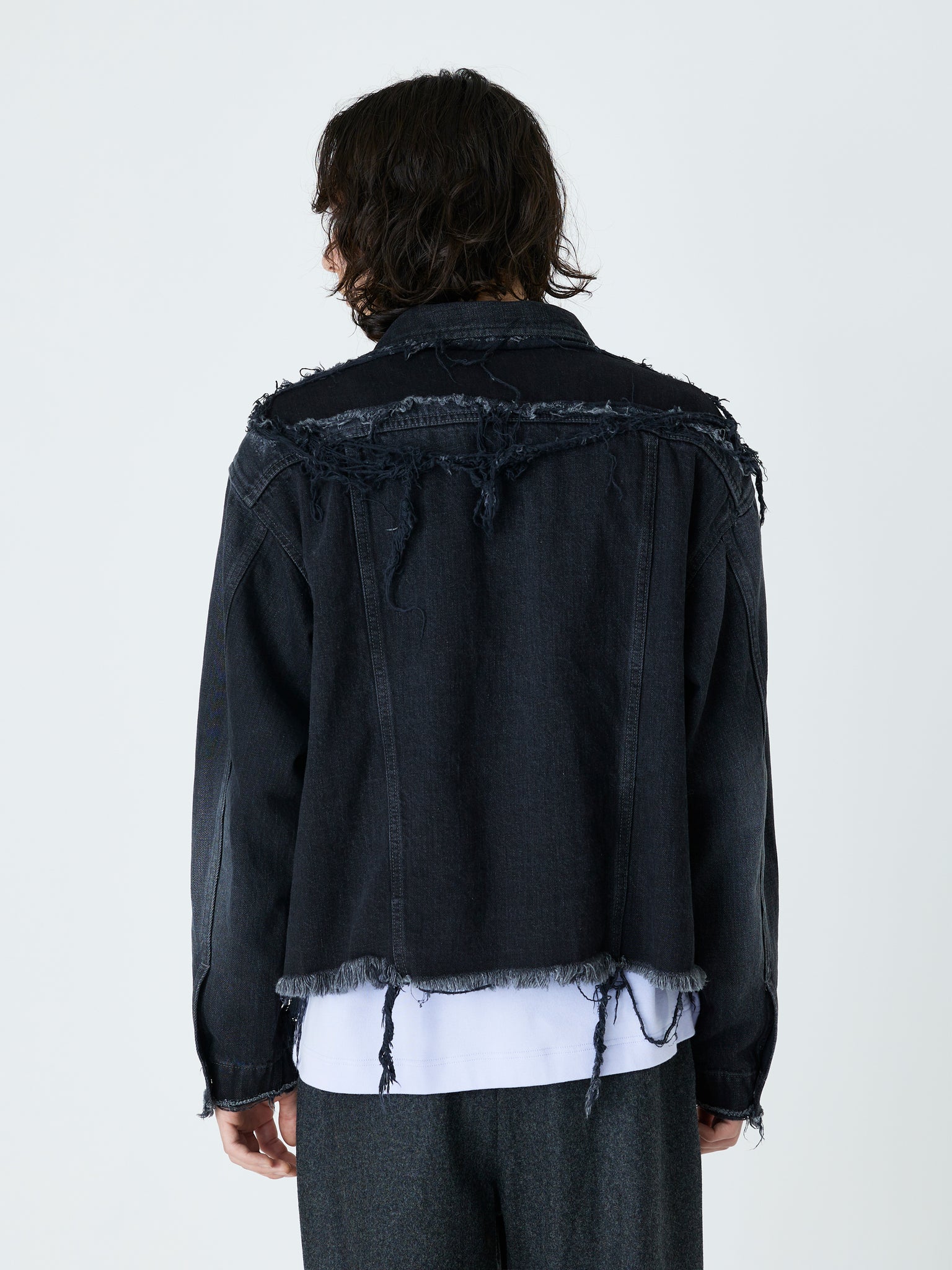 DENIM TRUCKER JACKET<br />[BLACK]