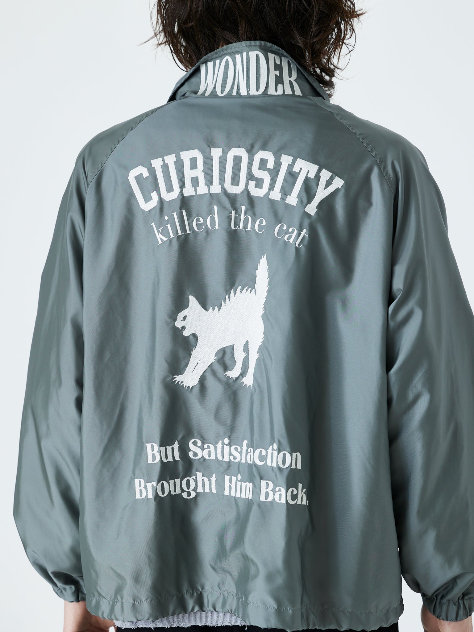 EMBROIDERED NYLON JACKET<br />[GRAY GREEN]