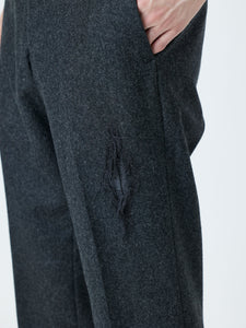 SCRATCHES EMBROIDERED SLACKS<br />[DARK GRAY ]