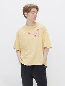 LIP PRINT T-SHIRT<br />[CREAM YELLOW]